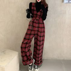 Fancy Overalls Outfit, Plaid Overalls Outfit, Plaid Jumpsuit Outfit, Korean Outfits Jeans, Fall Fashion Plaid, Womens Trendy Dresses, Classy Winter Outfits, Fashion Corner, Make Clothes