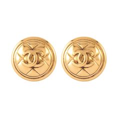 The most desired label in the world. Brilliant 22ct gold plated statement round clip-on earrings. Features iconic quilted detail with shiny raised CC logo. Stamped with Chanel authenticity mark. Size 2. 5 cm Susan Caplan is a globally renowned luxury jewellery brand synonymous with exclusivity and authenticity. Founder and vintage expert Susan Caplan curates her vintage jewellery collection that show the very best in unique style and unparalleled craftmanship over the last eighty years. Susan Ca 1980s Chanel, Vintage Chanel Earrings, Vintage Gold Earrings, Luxury Jewelry Brands, Antique Collectors, Chanel Logo, Round Logo, Jewellery Brand