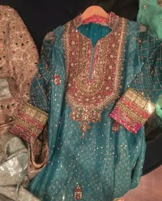 Beautiful kurta Pakistan Dress, Shadi Dresses, Pakistani Formal Dresses, Latest Dress Design, Velvet Dress Designs, Womens Trendy Dresses, Beautiful Pakistani Dresses