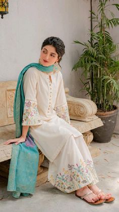 Casual Indian Fashion, Beautiful Pakistani Dresses, Dress Design Patterns, Simple Pakistani Dresses