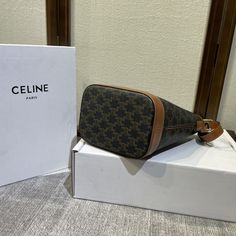 The body pattern of the Celine Small bucket bag is dominated by the Arc de Triomphe buckle logo and is surrounded by brown cowhide to create retro elements. The retro color system is suitable for winter with a coat. It has a large capacity and light weight. Wear-resistant waterproof not easy to scratch. Triomphe logo prints. Canvas & Smooth Calfskin Leather. Fabric Lining. Gold toned hardware. Snap button Closure. Waterproof. Shoulder & Crossbody Carry. Adjustable Leather Shoulder Strap. Strap minimum drop: 47 cm. Strap maximum drop: 54 cm. Size: 22 × 26 × 13 cm. Made in Italy. Celine Small Bucket Bag, Body Pattern, Retro Elements, Small Bucket Bag, Small Buckets, Luxury Clutch, Brown Cowhide, Luxury Crossbody, Retro Color