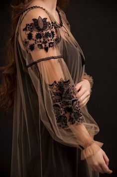 فستان سهرة, Fantasy Fashion, Boho Blouses, Mode Inspiration, Embroidered Blouse, Fashion Details, Look Fashion, Pretty Dresses