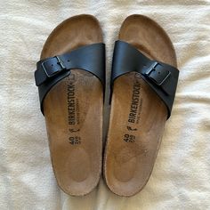 Black Leather Sandal With A Cork Footbed. Size 10, 40 Classic Black Footbed Sandals With Round Toe, Classic Black Footbed Sandals For Beach, Classic Black Open Toe Footbed Sandals, Shoes Birkenstock, Vegan Sandals, Pearl Sandals, Birkenstock Sandals Arizona, Birkenstock Black, Yellow Sandals