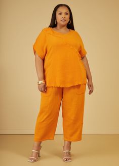 Embrace relaxed, off-duty style wearing our cropped cotton-gauze pants designed into a straight leg fit. Casual Chic Plus Size, Cotton Gauze Pants, Wide Leg Pants Plus Size, Cotton Gauze Top, Gauze Pants, Cotton Gauze Fabric, Gauze Top, Patchwork Top, Pants Plus Size