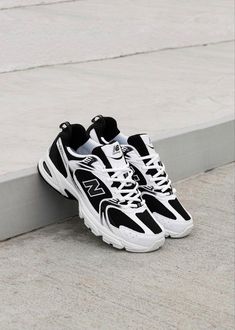 New Balance 550 Shoes, Shoes Women Outfit, Basket New Balance, Shoes Instagram, Trendy Shoes Sneakers, Basket Noir, Fashion Shoes Heels, Pretty Shoes Sneakers, All Nike Shoes