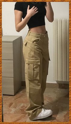 Outfits Con Cargo Pants, Outfits Con Vans, Khaki Pants Outfit Women, Khaki Cargo Pants Outfit, Outfit With Cargo Pants, Cargo Outfits Women, Cargo Pants Women Outfit, Khaki Pants Outfit, Khakis Outfit