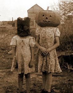 -- Vintage Bizarre, Images Terrifiantes, Vintage Halloween Photos, Vintage Foto's, Photo Halloween, Creepy Vintage, Creepy Photos, Vintage Halloween Costume, Creepy Pictures