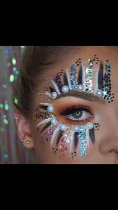 Carnaval Make-up, Glitter Eyebrows, Festival Face Paint, Fantasy Make-up, Make Carnaval, Festival Makeup Rave, Festival Makeup Glitter, Festival Face, Carnival Makeup