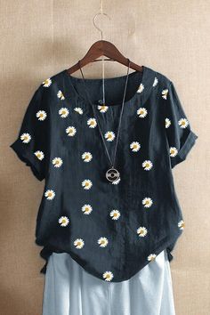 Navy Blouse Necklines, Mode Tips, Flower Daisy, Tea Shirt, Loose Shirts, Daisy Print, Round Neck Tops, Floral Print Shorts, Women Shirts Blouse