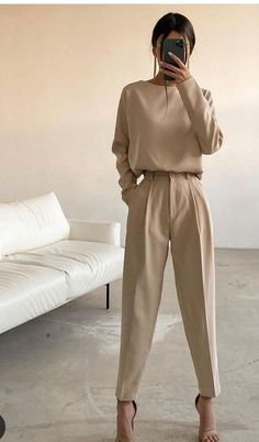 Knitted Two Piece, Lady Suit, Outfit Office, Cotton Outfit, Chique Outfits, Amal Clooney, Business Casual Outfits For Work, Work Fits, Classy Work Outfits