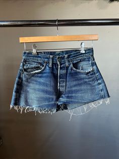 "Has a small tear near the crotch  27\" Waist  10.5\" Rise  36\" Hip All sales final, please ask any questions before buying - Thanks" Shorts Summer, Levis Denim, Skorts, Cut Off Shorts, Cut Off, Short Outfits, Art Collection, Bathing Beauties, Womens Shorts