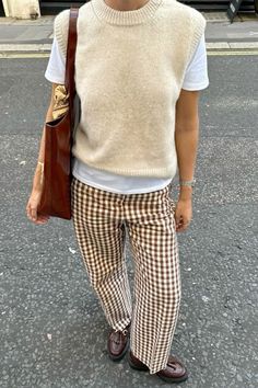 Plaid Pants Outfit Fall, Plaid Pants Outfit Winter, Comfy Pants Outfit, Check Pants Outfit, Colder Outfits, Plaid Trousers Outfit, Earthy Tone Outfits, Ganni Style, Plaid Pants Outfit