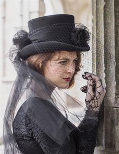 Hat And Veil, Topi Vintage, Victorian Halloween, Victorian Hats, Gothic Tops, Delicate Features, Riding Hats