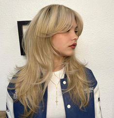 Summer Blonde Hair, Fine Straight Hair, Wavy Hairstyles Medium, Textured Curly Hair, Long Hair With Bangs, Shag Haircut, Chic Hairstyles, Medium Length Hair Cuts, Layered Haircuts