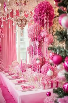 Elegant dining table adorned with pink floral arrangements, crystal chandeliers, and pink decorations for a festive occasion. Diy Pink Christmas, Pink Photo Backdrop, Candy Wonderland, Pink Christmas Tree Decorations, Pink Placemats, Christmas Palette, Pink Board