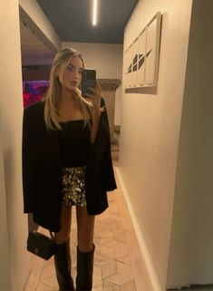 #nightoutfit #blazer #nightout #cluboutfit #dinneroutfit #hotgirl Blazer Outfit Night Out, Blazer Outfits Going Out, Blazer Party Outfit, Blazer Outfits Night Out, Blazer Going Out Outfit, Going Out Outfit, Dinner Outfits, Winter Fits, Going Out Outfits