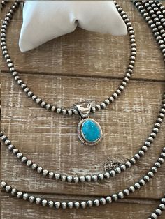 Taylor Necklace, Stretch Beaded Bracelets Diy, Backyard Elopement, Vintage Turquoise Jewelry, Horse Hair Pottery, Western Fits, Casual Country Outfits, Navajo Pearls, Jewelry Designing