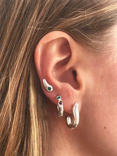 Silver Earring Aesthetic, Cool Hoop Earrings, Cool Silver Earrings, Cool Silver Jewelry, Earing Inspiration, Irregular Earrings, Handmade Silver Earrings, Silver Hoop Earring, Colourful Earrings