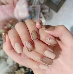 Nail Art Simple Untuk Kulit Sawo Matang, Nail Art Coklat, Nail Paint Shades, Model Nails, Nails Now