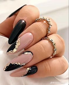 Classy Black Nails, Black Gold Nails, Bridesmaids Nails, Nagellack Trends, Golden Nails, Gold Nail, Her Nails, Glamorous Nails, Fancy Nails