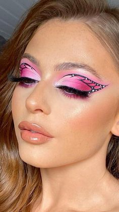 Girly Halloween Makeup Ideas, Eye Makeup For Butterfly Costume, Butterfly Makeup Inspiration, Butterfly Make Up Look, Pink Butterfly Eyeshadow, Fantasy Makeup Ideas Creative Eye Art, Pink Butterfly Eye Makeup, Pink Butterfly Makeup Look, Purple Butterfly Eye Makeup