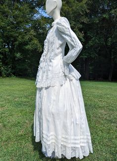 MOST EXCEPTIONAL 1890’S VICTORIAN VALENCIENNES LACE BREAKFAST BUSTLE DRESS   | eBay Daywear Lace Victorian Dress With Ruffles, White Vintage Victorian Dress With Lace Work, White Victorian Cotton Dress With Lace Trim, Vintage Cream Victorian Dress With Lace Trim, White Cotton Victorian Dress With Lace Trim, Lace Insertion, Over Skirt, Bustle Dress, Gibson Girl