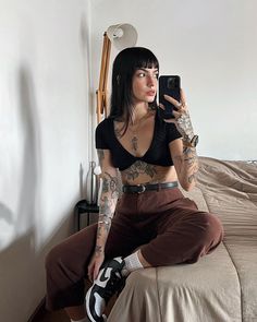 Casual Edgy Outfits, American Traditional Tattoo Ideas, Traditional Tattoo Ideas, Casual Edgy, Dark Outfits, Ruffled Top, American Traditional Tattoo, Looks Black