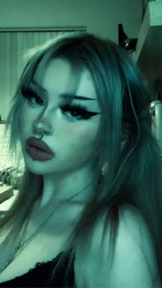 Grunge Glam Makeup Looks, Grunge Makeup Inspiration, Basic Alt Makeup, 2020 Makeup Trends Alt, Alt Makeup Looks Simple, Alt Brows, Alt Selfies, Alt Baddie Makeup, Makeup Ideas Alternative