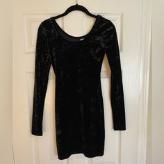 H&M Black Crush Velvet Dress, New, Never Worn, Size 2 H&m Mini Dress For Night Out In Fall, H&m Fall Mini Dress For Night Out, Crushed Velvet Dress, Dress H&m, Hm Dress, Crushed Velvet, Velvet Dress, H&m, Colorful Dresses