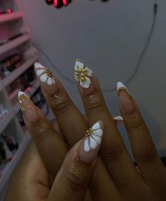 Vacation Nail Designs, Almond Acrylic Nails Designs, Stilleto Nails Designs, Almond Nail Art, Simple Gel Nails, Nails Design With Rhinestones, Exotic Nails, Almond Acrylic Nails