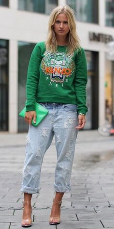 Le Pull Kenzo Tiger + boyfriend jeans Sweater Street Style, Mode Hippie, Street Trends, Street Style Trends