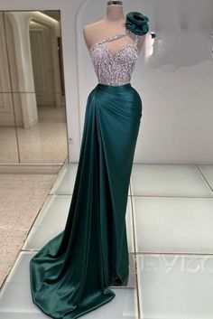 Bestellen Sie bei babyonlinedress.de Elegante Abendkleider Lang Grün online. Abiballkleider mit Glitzer aus Satin zum Abiball gehen. Green Evening Dress With Sweep Train For Prom, Glamorous Green Evening Dress With Sweep Train, Green Evening Dress With Sweep Train For Banquet, Glamorous Green Satin Gown, Green Satin Evening Dress For Prom, Glamorous Green Evening Dress For Homecoming, Green Satin Evening Dress For Homecoming, Green Satin Evening Dress With Sweep Train, Glamorous Green Gown For Homecoming