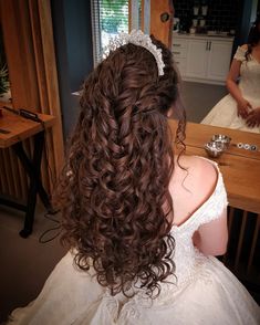 Quince Hair, Hair Haircut, Braided Updo, Quince Dresses, Glam Makeup, Curled Hairstyles