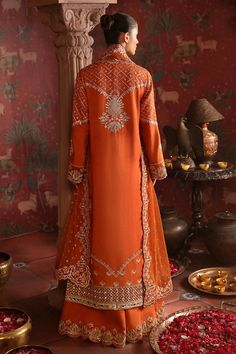 Aari Design, Raw Silk Lehenga, Silk Design, Lehenga Suit, Pakistani Wedding Dress, Readymade Saree, Lehenga Skirt, Chiffon Collection, Embroidered Sleeves