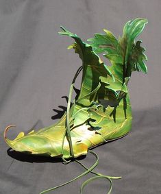 Pendragon Shoes peter-pan-boots | Nadowawoman | Flickr Nature Costume, Fairy Shoes, Elf Shoes, Fairy Clothes, Fairy Fashion, Fantasy Costumes, Fairy Costume, Shoe Art, Crazy Shoes