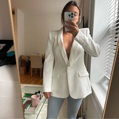 Never Worn Fitted Luxury Zara Outerwear, Zara White Blazer, Zara Luxury Fitted Outerwear, Luxury Fitted Zara Outerwear, Zara Chic Fitted Outerwear, Zara Fitted Outerwear For Office, Chic Fitted Zara Outerwear, Fitted Zara Outerwear For Office, Formal Fitted Zara Outerwear