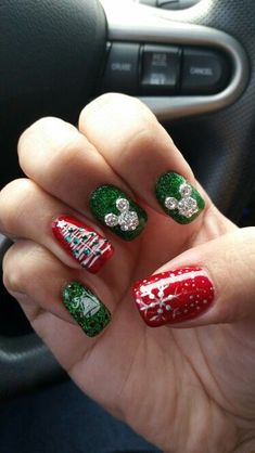 Disney Christmas Nails, Disney Nail Designs, Minnie Mouse Nails, Mickey Nails, Rainbow Nail Art, Holiday Nails Christmas, Cute Christmas Nails, Christmas Nails Easy, Nail Art Disney