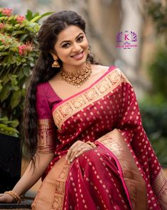 Delna Davis Beautiful Silk Saree Blouse Delna Davis, Maroon Saree, Saree Bollywood, Traditional Silk Saree, Indian Designer Sarees, Shilpa Shetty, Of Sarees, Patiala Salwar, Saree Blouse Designs Latest