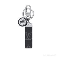 Lv Keychain, Louis Vuitton Fragrance, Lv Bag Charm, Logo Lv, Charm Ideas, Black Louis Vuitton, Digital Closet, Key Hanger