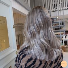 Vill nästan låta bilderna tala för sig själva, kunden gav mig lite fria tyglar för att skapa nya nyanser och liv till hennes hår. Jag utgick ifrå Blond Cacao, Balayage Beige, Color Straight Hair, Ash Brunette, Icey Blonde, Beige Blonde Balayage, Ice Hair, Hair Doos