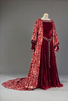 World Without End, Medieval Gown, Medieval Clothes, Period Dress, International Clothing, Medieval Clothing