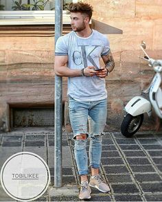 Calvin klein Calvin Klein Outfits Casual, Jeans Men Fashion, Men Street Look, Calvin Klein Outfits, White Jeans Men, White Jeans Outfit, Mens Fashion Urban, Lined Jeans, Fashion For Men