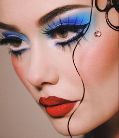 Retro Makeup Looks, Editorial Make-up, Avant Garde Outfit, Fantasy Make-up, Bold Makeup Looks, Retro Makeup, Face Art Makeup, Avant Garde Makeup, Alternative Makeup