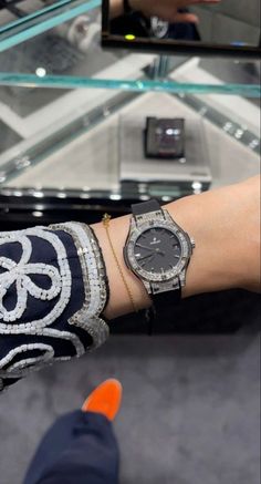 Hublot Watches Women, Luxury Couple, Trendy Watches, Super Rich Kids, Diamond Tennis Necklace, Wrist Jewelry, Cute Car Accessories, Dope Jewelry, Old Money Style