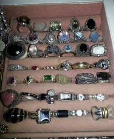 Whimsigoth Rings, Cristal Rings, Look 80s, Rockstar Girlfriend, Grunge Jewelry, Indie Jewelry, Grunge Fairy, Grunge Vintage, Dope Jewelry