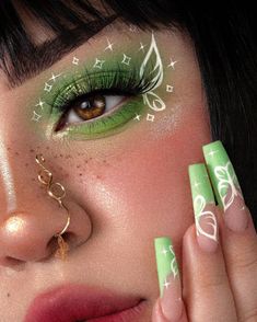 Creative Green Eye Makeup, Sage Green Prom Makeup, Portals Makeup Ideas, Fairy Like Makeup, Pretty Halloween Makeup Looks Fairy, Portals Makeup Melanie, Tinkerbell Makeup Ideas, Fairycore Makeup Looks, Portals Inspired Makeup