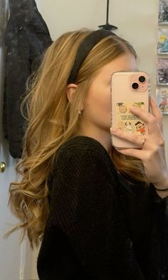 Simple Hair Back Styles, Hair In Braids Outfit, Sadies Hair Hairstyles, Hairstyles On Shoulder Length Hair, Cute Hairstyles One Hair Tie, Friendsgiving Hairstyles, Strawberry Blonde Hair Outfits, Easy Hairstyles Winter, Hair Inspo Down