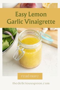 A pinterest pin showing a jar of lemon garlic vinaigrette. Lemon Vinaigrette Recipe, Lemon Salad Dressings, Jus Lemon, Lemon Vinaigrette Dressing, Herb Vinaigrette, Lemon Salad, Vinaigrette Recipe