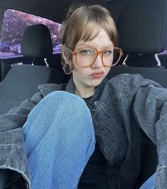 Madelyn Layer, 2023 Glasses, 23 Outfit, Glasses Outfit, Makeup Cute, Outfit Grunge