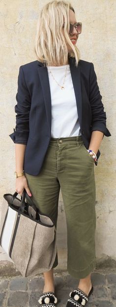 Bella Roma, The Frugality, Culotte Style, Olive Pants, Olive Green Pants, Inspiration Mode, Work Fashion, City Guide, Outfits Casuales